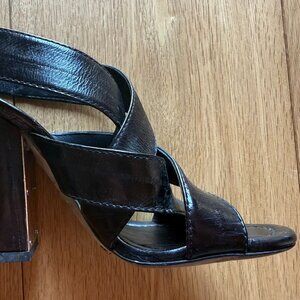 Gorgeous strappy Dolce & Gabbana sandals!  35